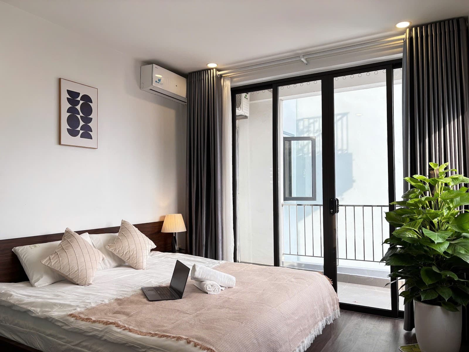 Natural Bright 1-Bedroom Apartment in Tay Ho