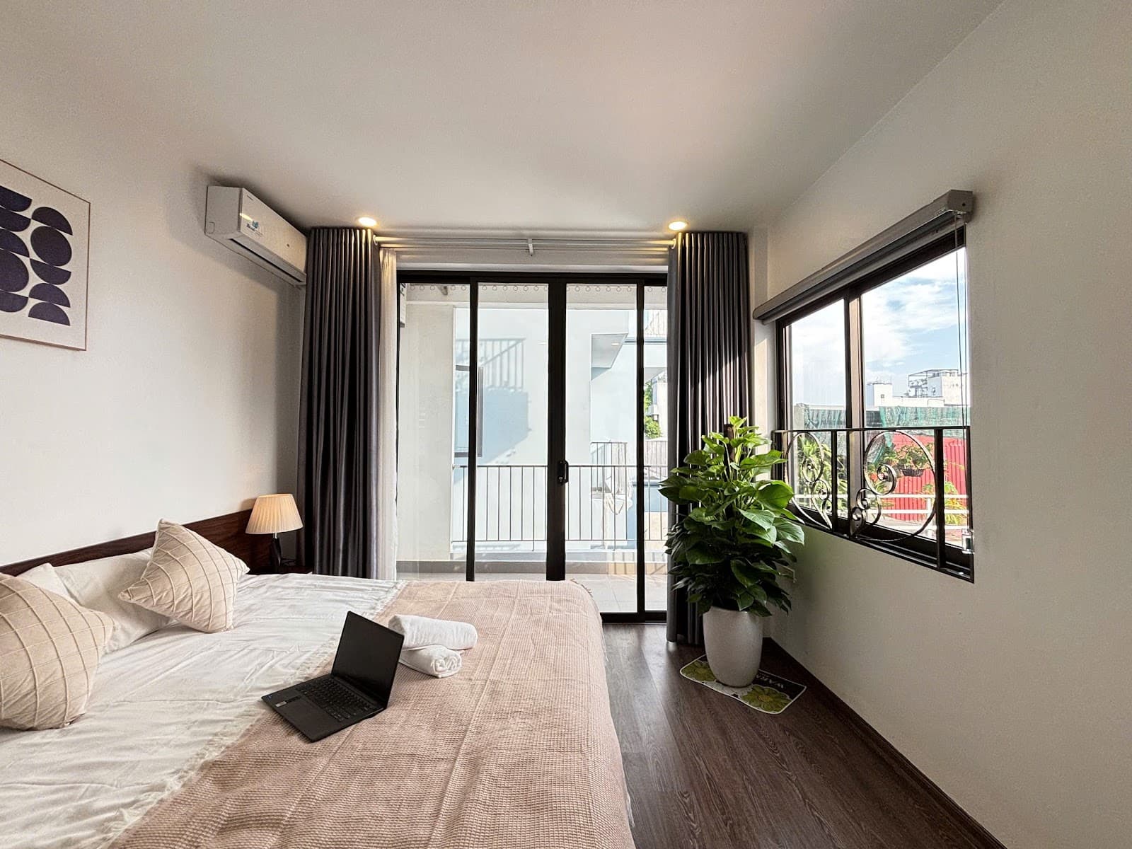 Natural Bright 1-Bedroom Apartment in Tay Ho 3