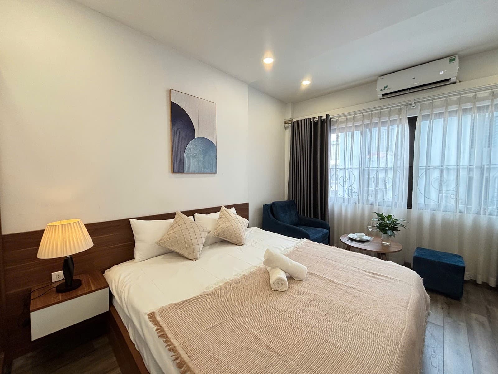 Warm Budget Friendly Studio in Tay Ho 3
