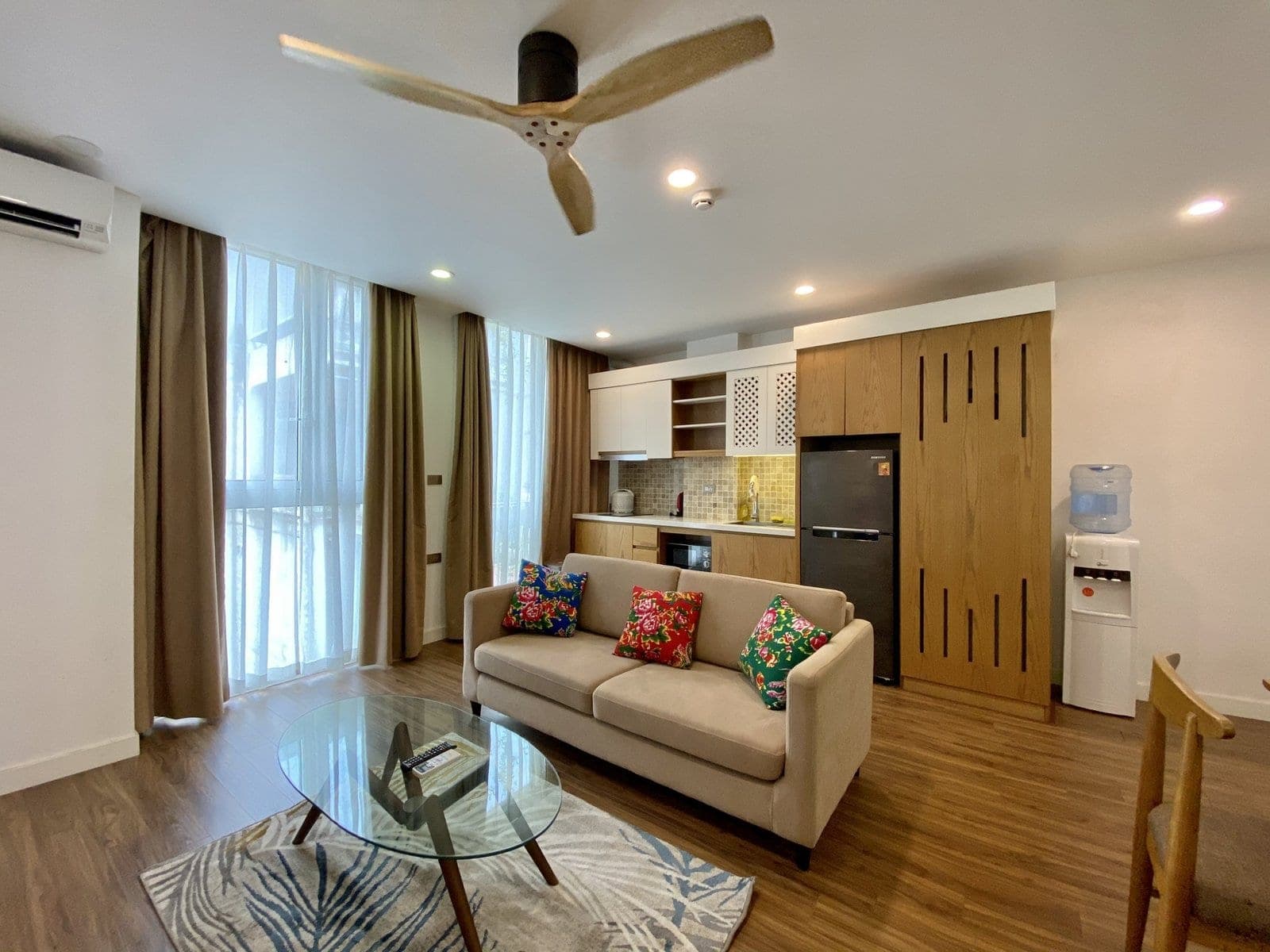 Homie 1-Bedroom Apartment with Balcony at Mac Dinh Chi, Ba Đình