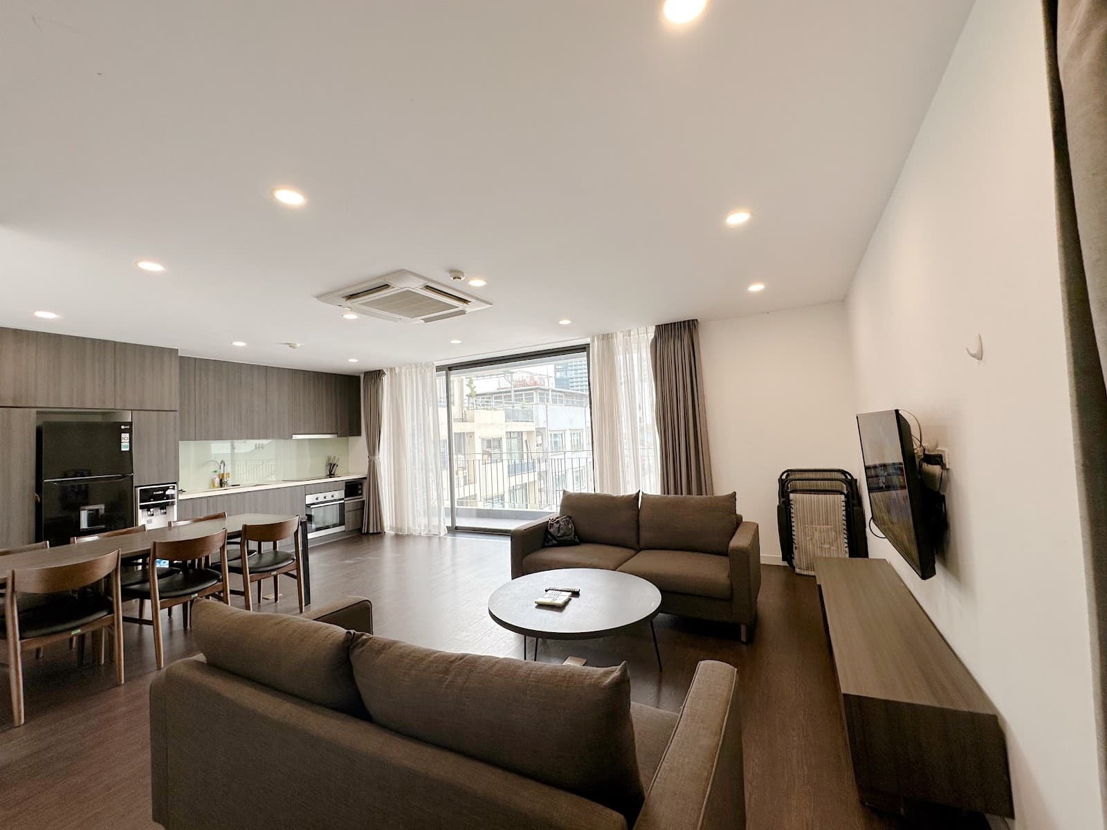 Spacious Apartment at To Ngoc Van