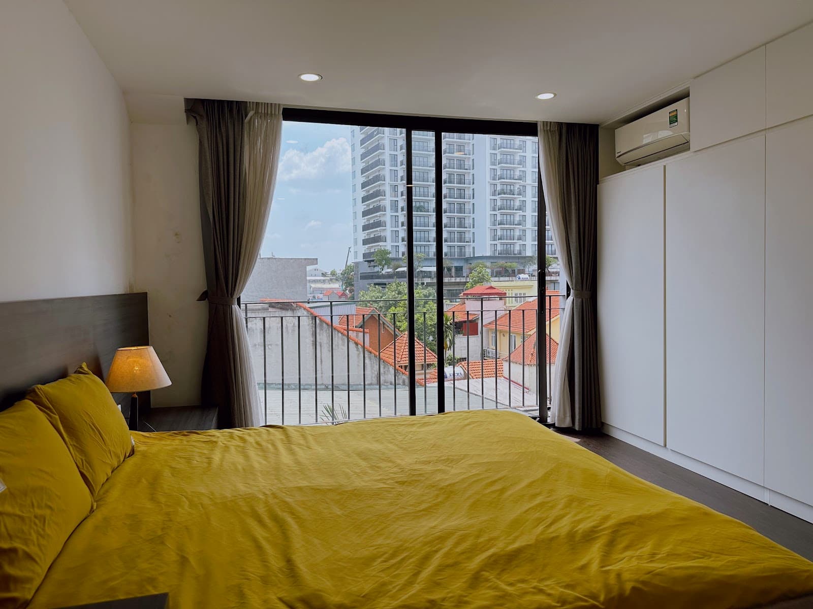 Spacious Apartment at To Ngoc Van 3