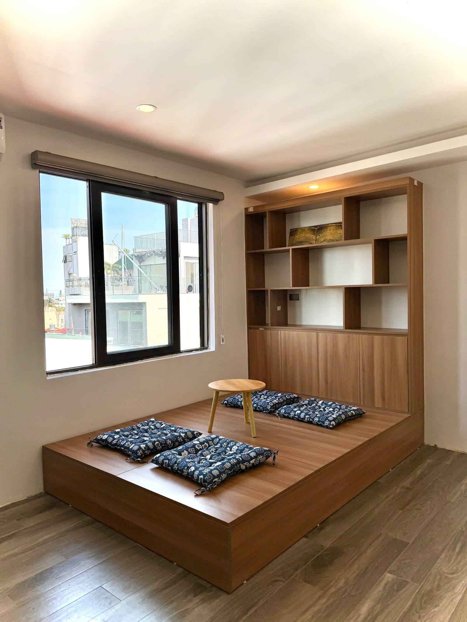 City View 1-Bed Apartment in Tây Hồ · Âu Cơ (Unit 801) 2