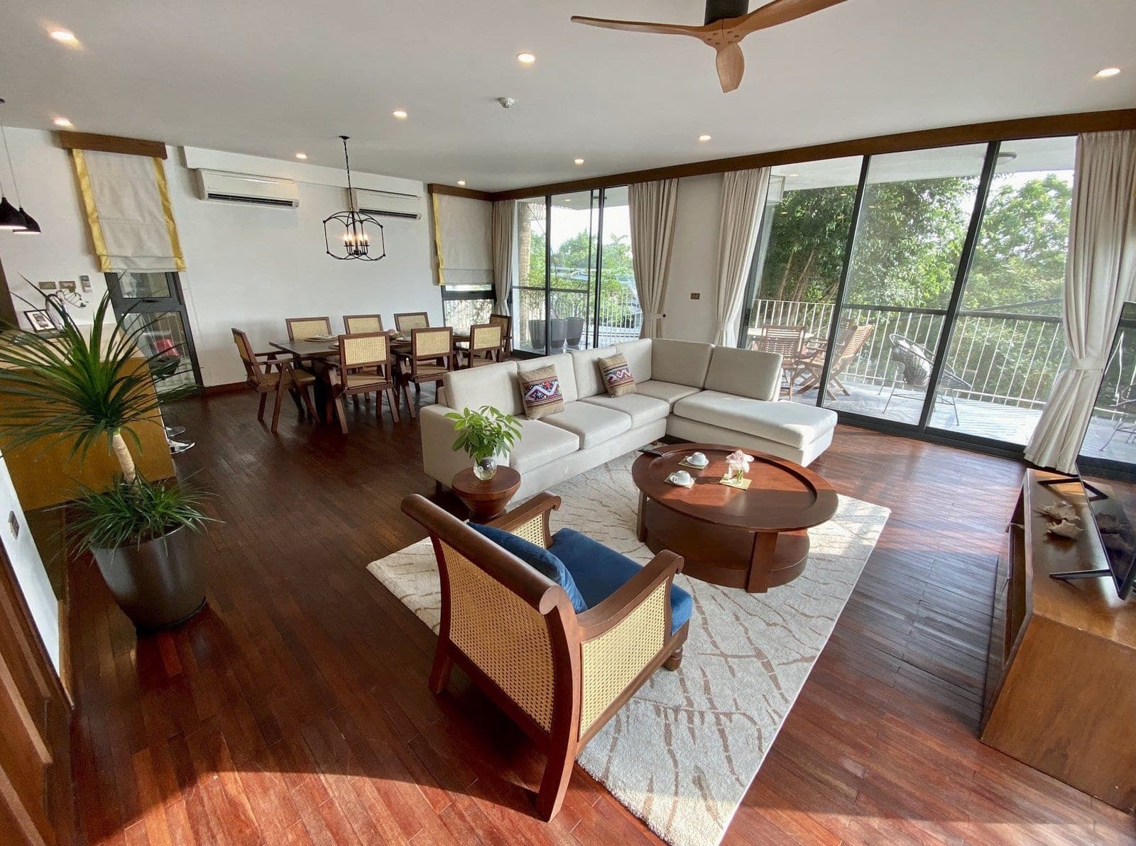 Four-Bedroom Apartment with Balcony at 94 Xóm Chùa, Tây Hồ