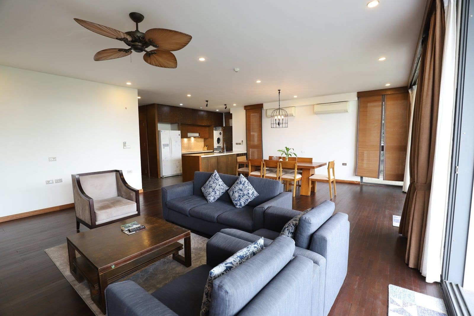 Four-Bedroom Apartment with Balcony at 94 Xom Chua, Tây Hồ