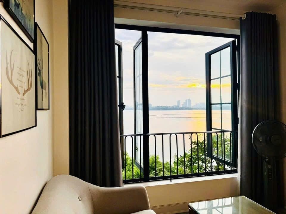 1-Bedroom Apartment at 98 Vu Mien with Direct Lake View, Tây Hồ