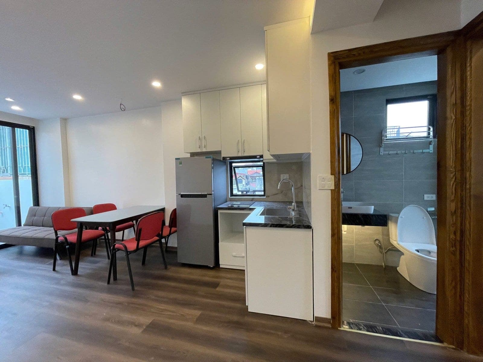 Balcony 1-Bed Apartment in Ba Đình · 9b ngo 317 Hoàng Hoa Thám 3