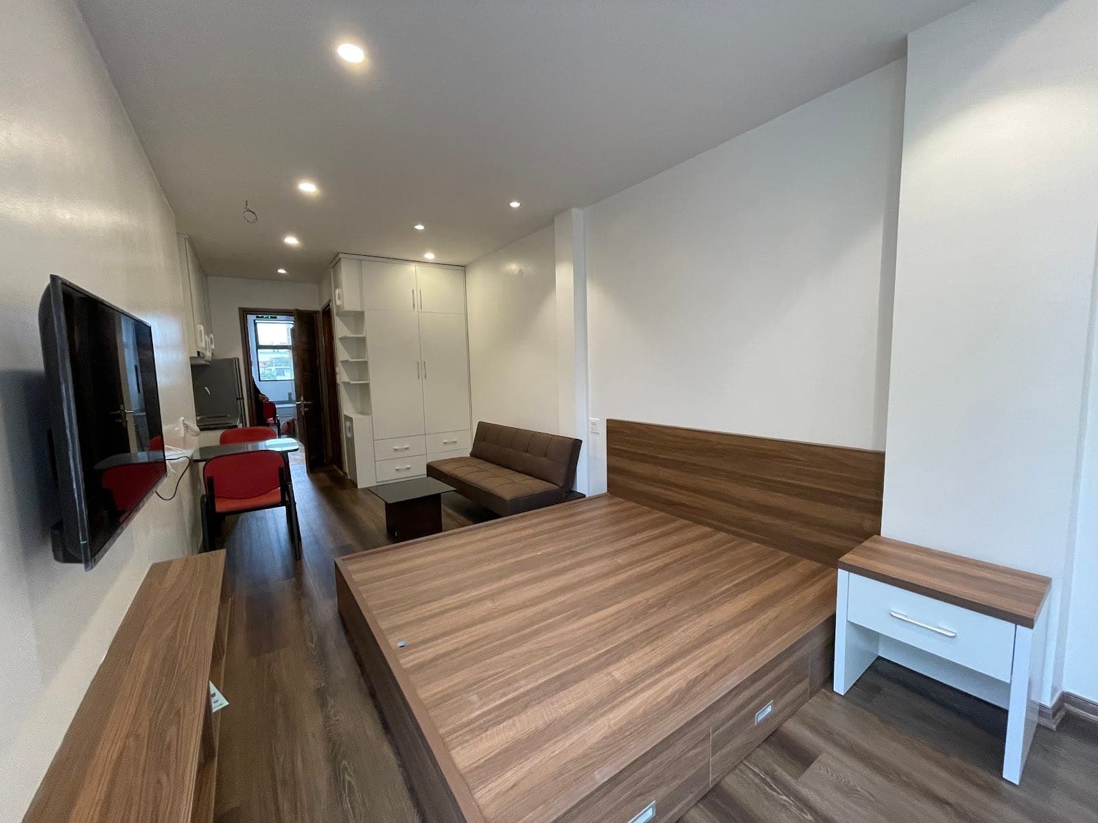 Quaint Studio with Balcony in Ba Đình - HOÀNG HOA THÁM 3