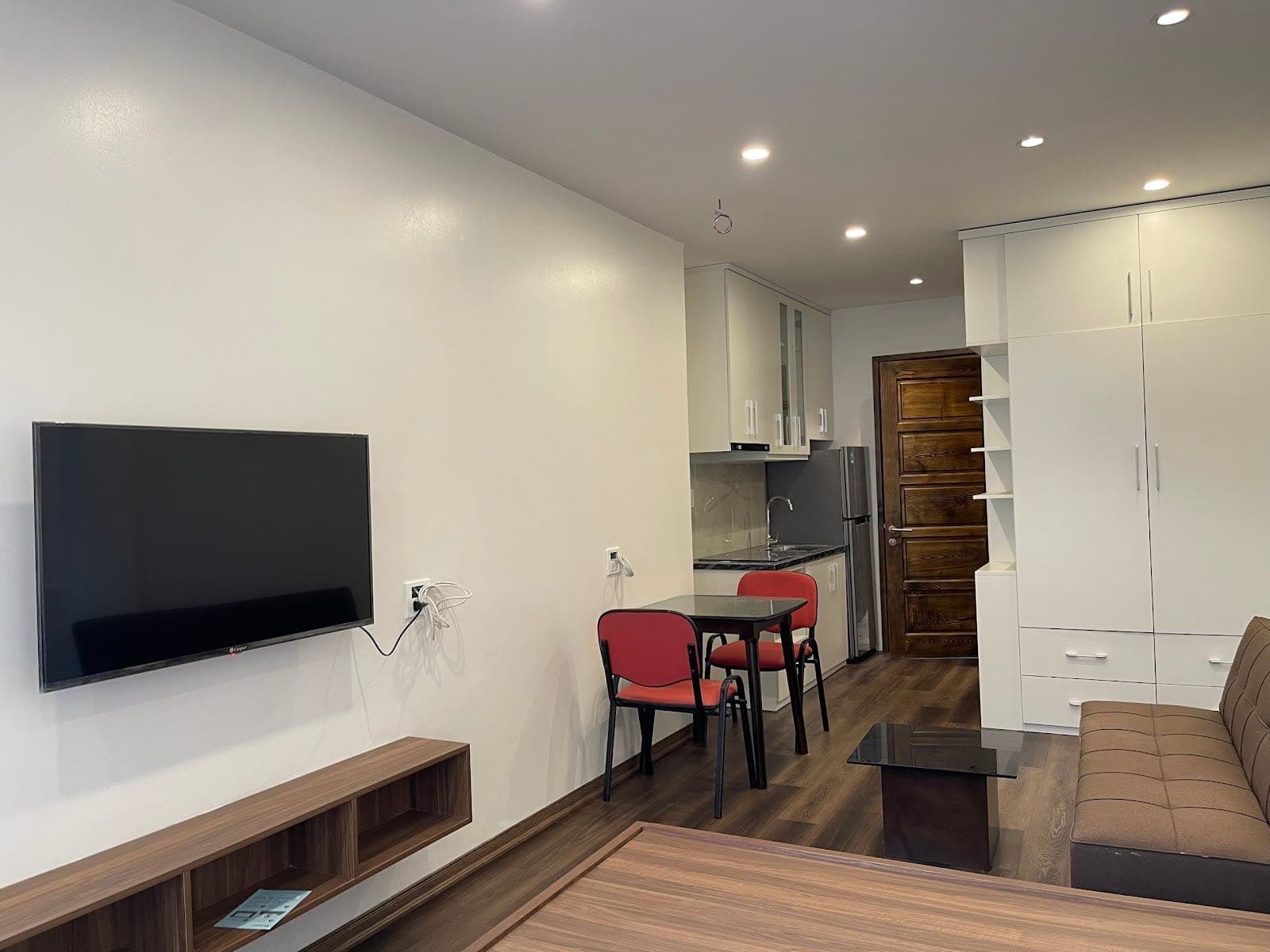 Streamlined Balcony Studio in Ba Đình · HOÀNG HOA THÁM (Unit 201)