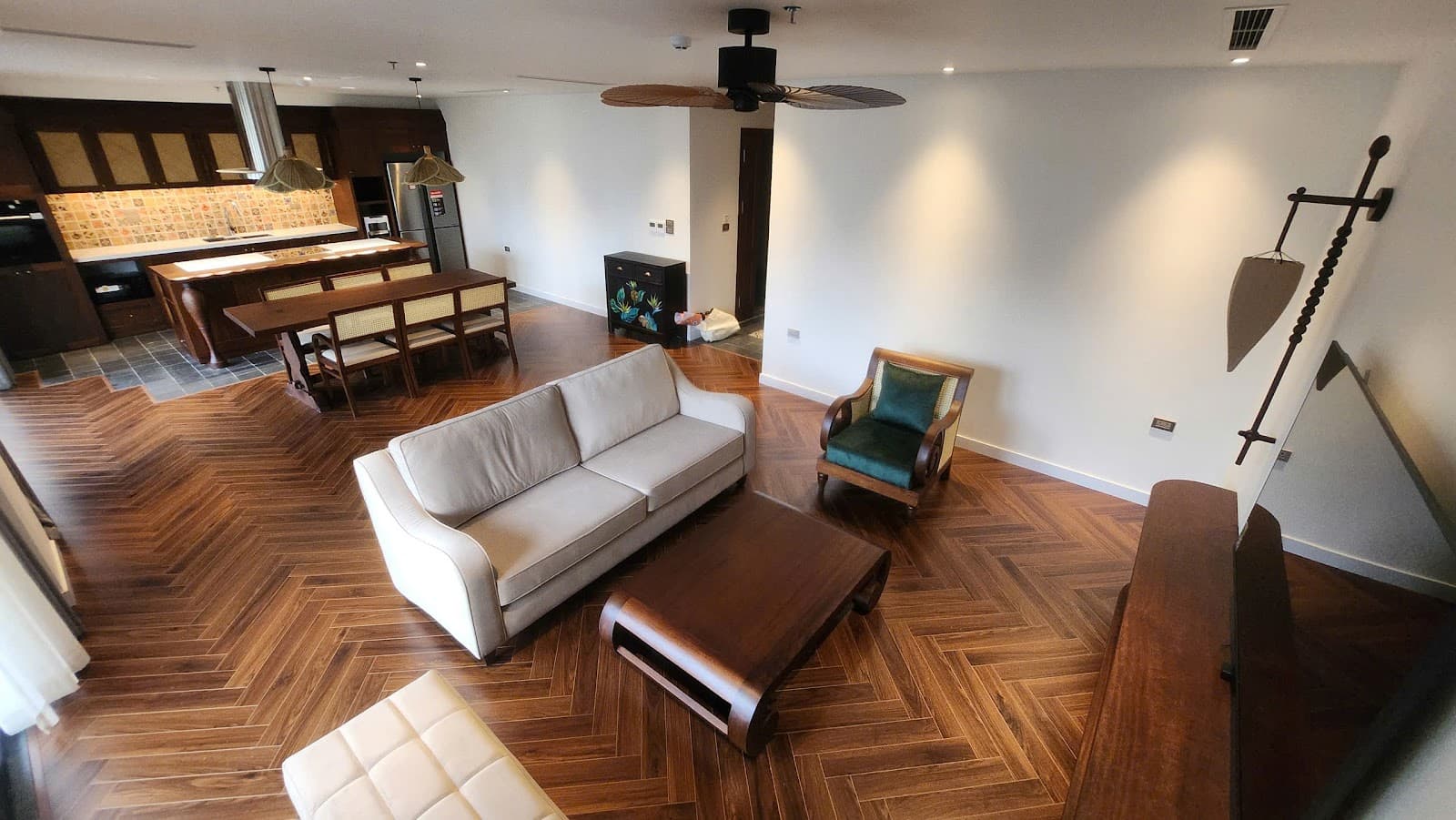 Stunning Modern 3-Bed Apartment in Ba Dinh 2