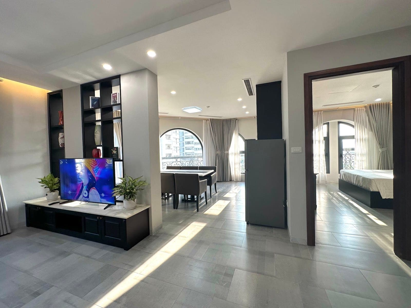 Glamorous City View 3-Bedroom Apartment in Tây Hồ · NAM SƠN APARTMENT - đường Nguyễn Văn Huyên kéo dài cạnh toà 6th Element