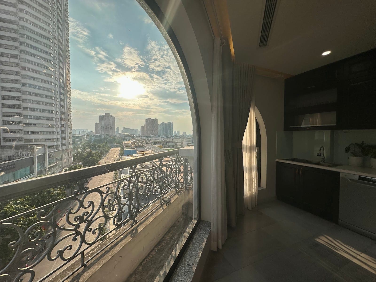 Glamorous City View 3-Bedroom Apartment in Tây Hồ · NAM SƠN APARTMENT - đường Nguyễn Văn Huyên kéo dài cạnh toà 6th Element 2