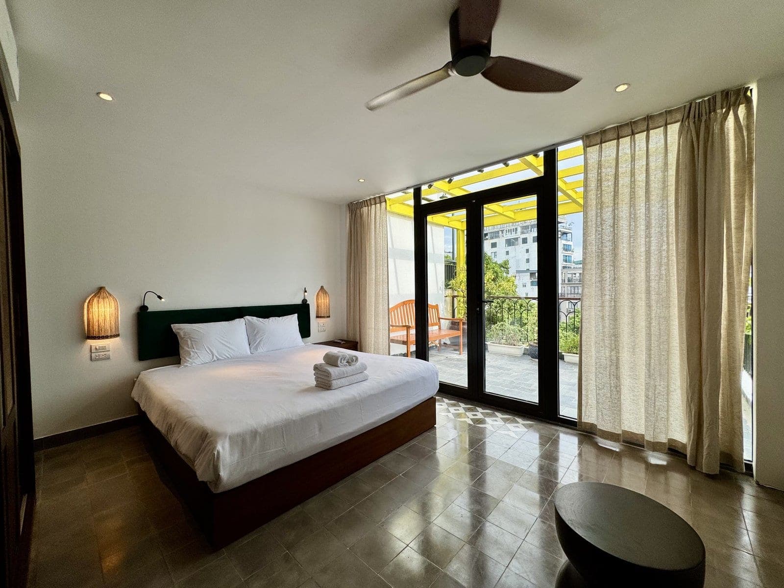 One-Bedroom Apartment with Balcony at 28 Mac Dinh Chi, Ba Đình