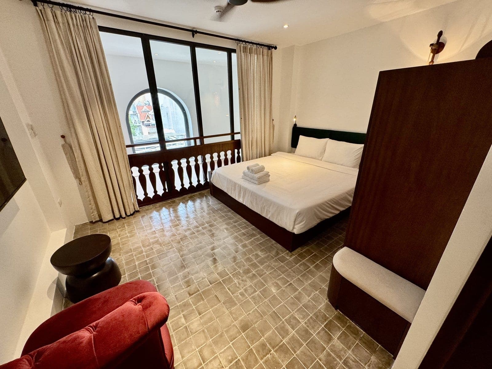 1-Bedroom Apartment with Balcony at 28 Mac Dinh Chi, Ba Đình