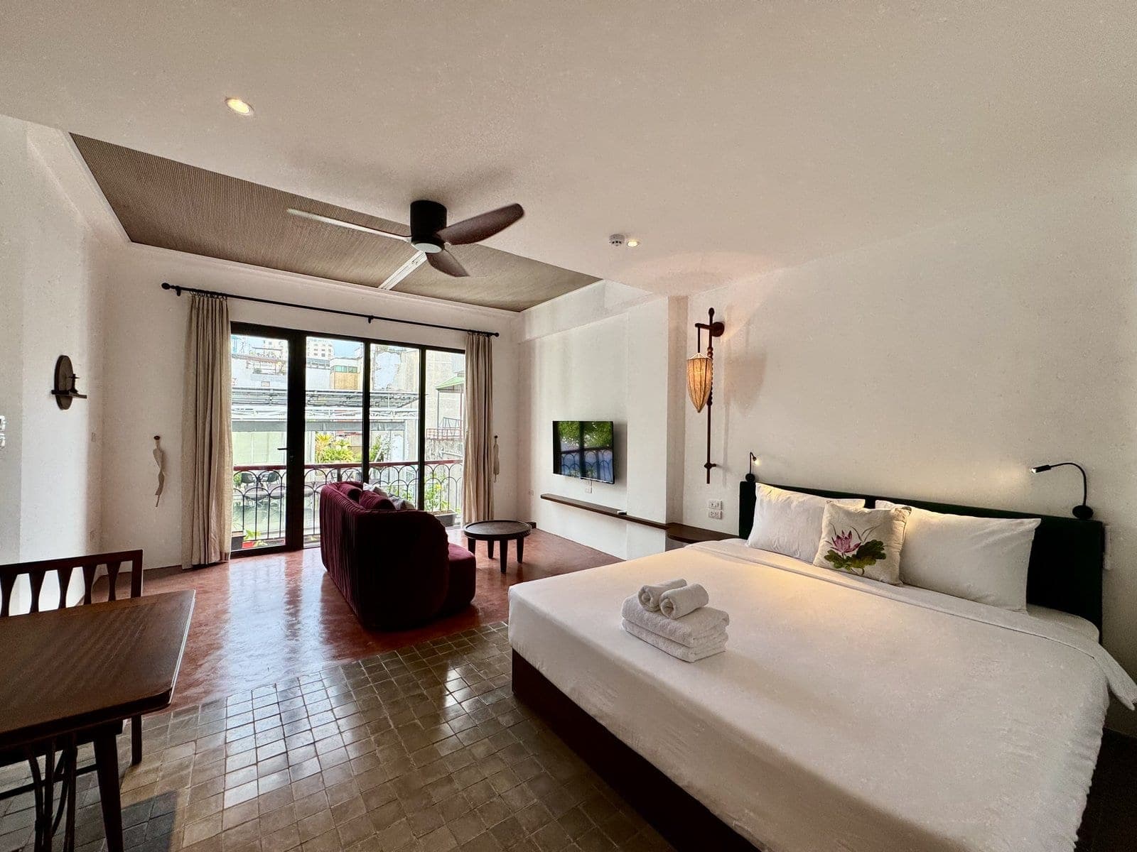 1-Bedroom Apartment with Balcony at 28 Mac Dinh Chi, Ba Đình · Unit 501
