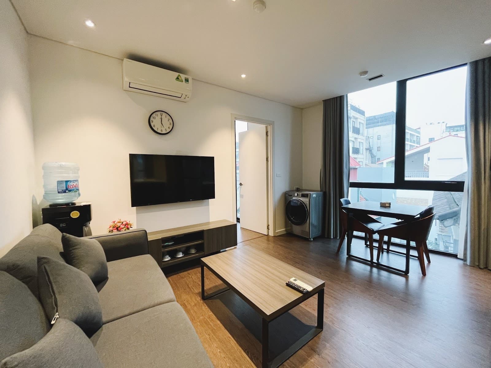 Balcony 1-Bed Apartment in Tây Hồ · No. 2B Lane 25 Tay Ho · Unit 401