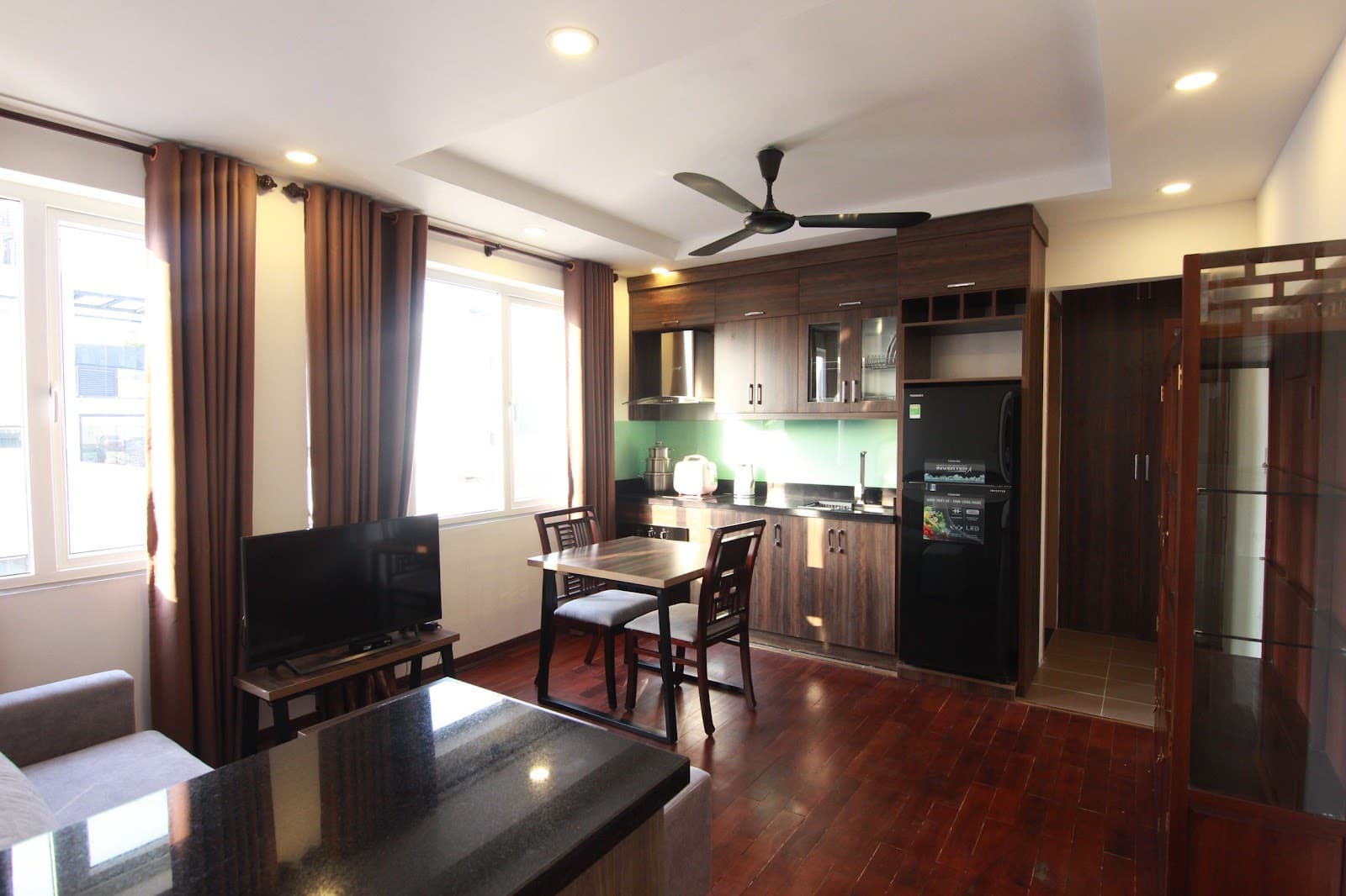 Lake View 1-Bed Apartment in Tây Hồ · No. 2 Lane 32/18 To Ngoc Van