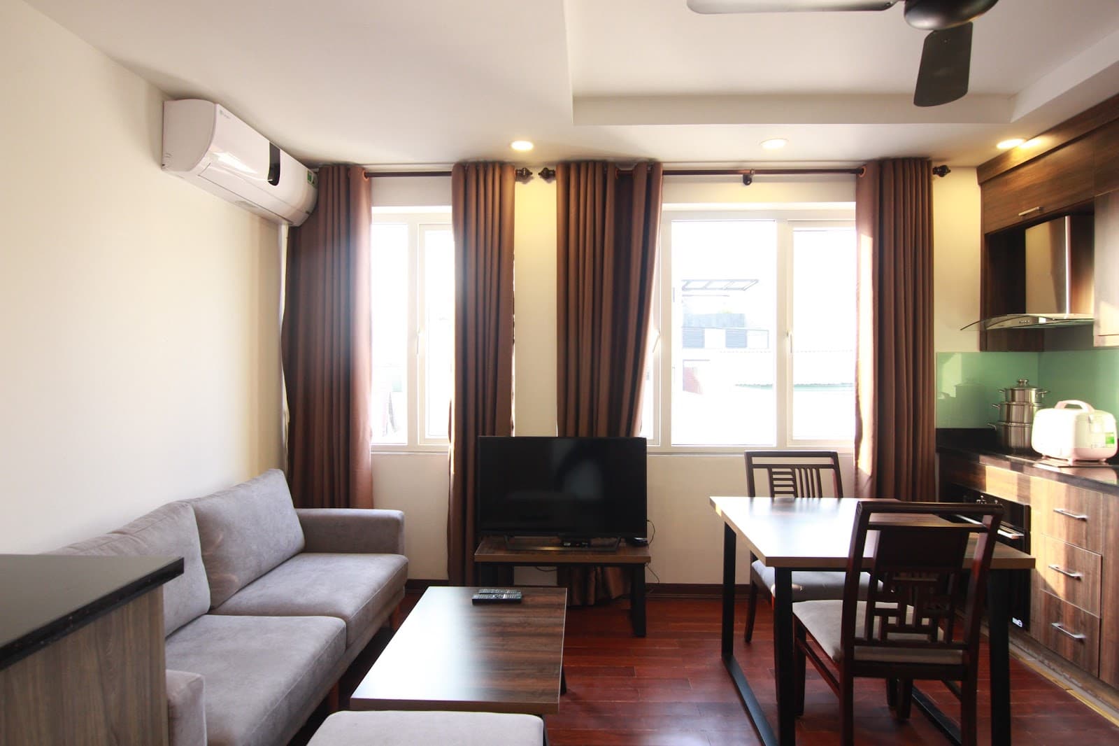 Lake View 1-Bed Apartment in Tây Hồ · No. 2 Lane 32/18 To Ngoc Van 2
