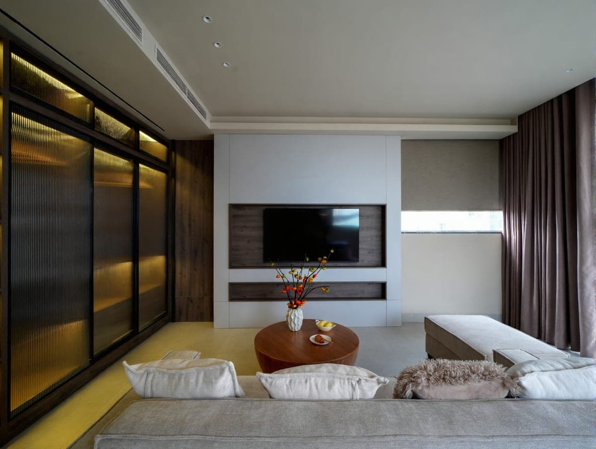 Gorgeous 1 Bedroom Apartment on 12/2/5 Dang Thai Mai Street, Tay Ho 2