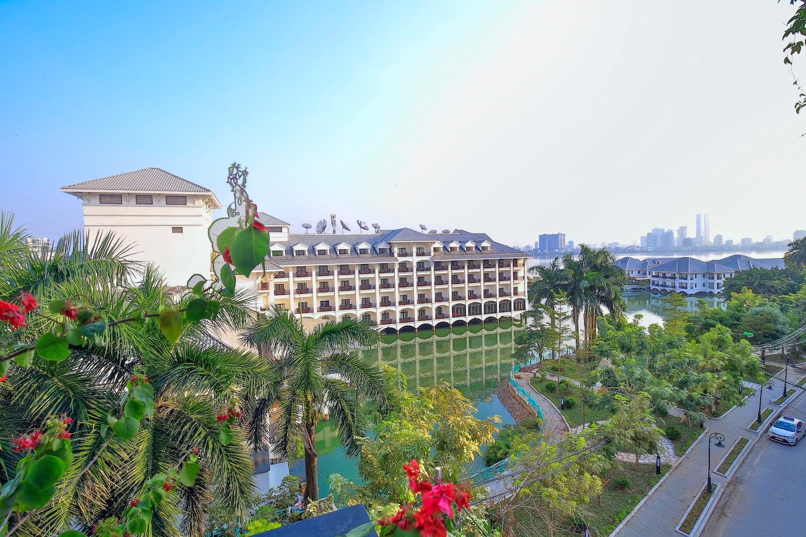 Lake View 2 Bedroom Apartment in Tây Hồ · Tu Hoa · Ref 5B85CC 3