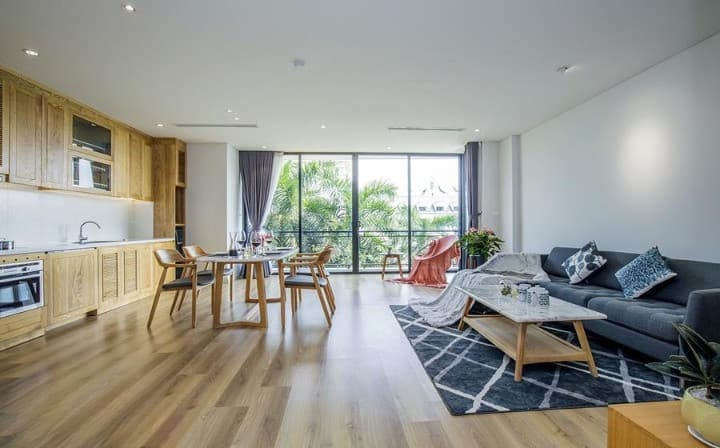 Gorgeous Lake View 2-Bed Apartment in Tây Hồ · Tu Hoa