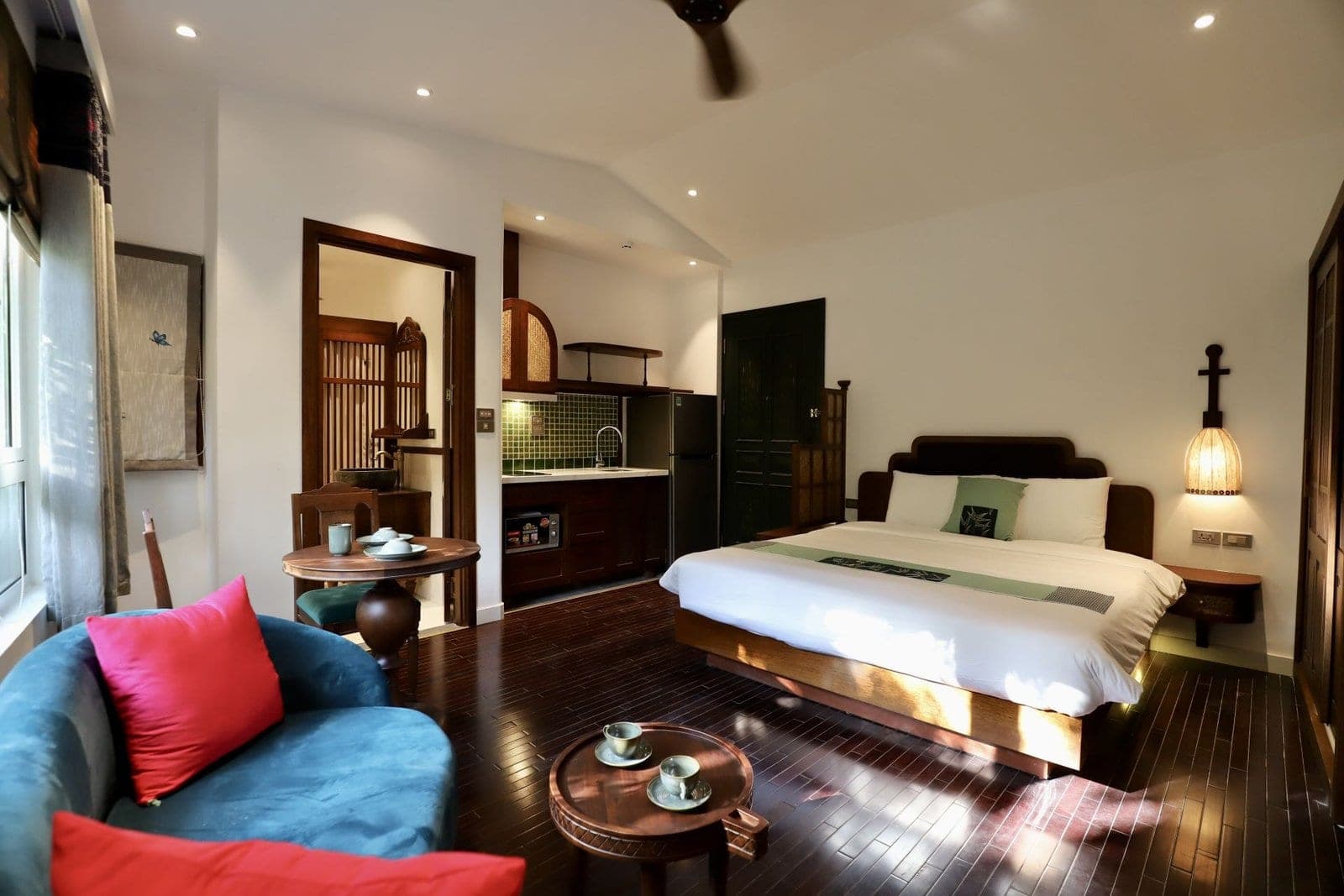 1-Bedroom Apartment with Balcony at 51 Nguyen Khac Hieu, Ba Đình