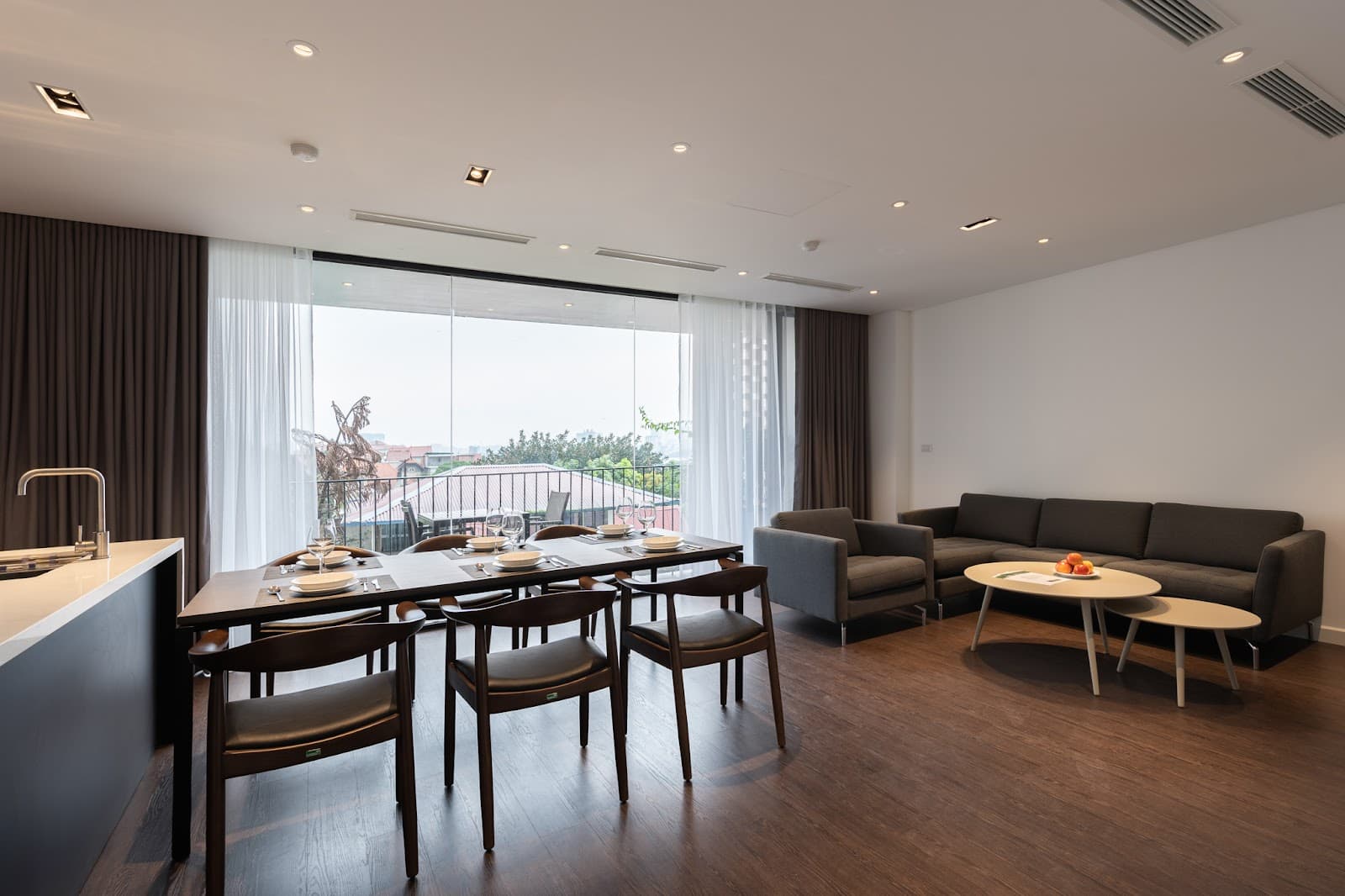 Contemporary 2-Bedroom Apartment on To Ngoc Van Tây Hồ
