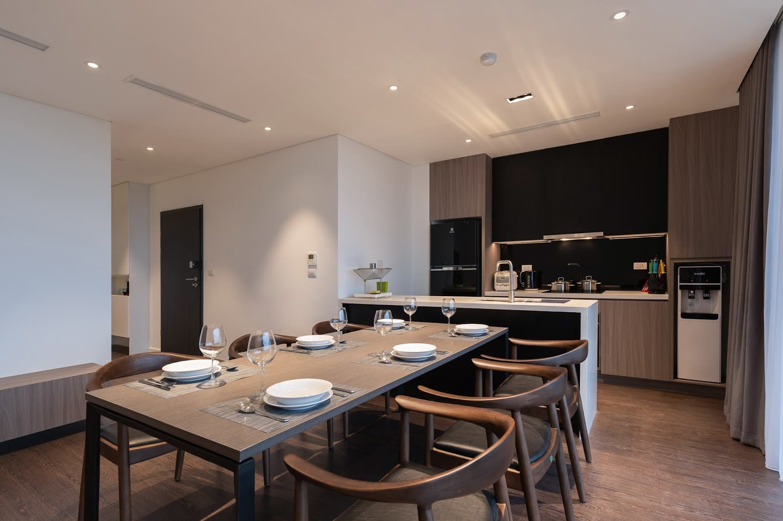 Contemporary 2-Bedroom Apartment on To Ngoc Van Tây Hồ 3