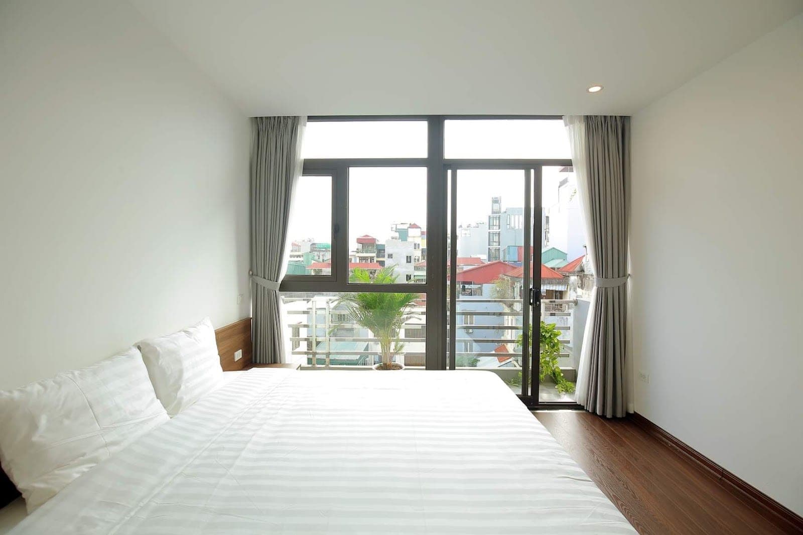 City View 2-Bed Apartment on Vu Mien Island 3