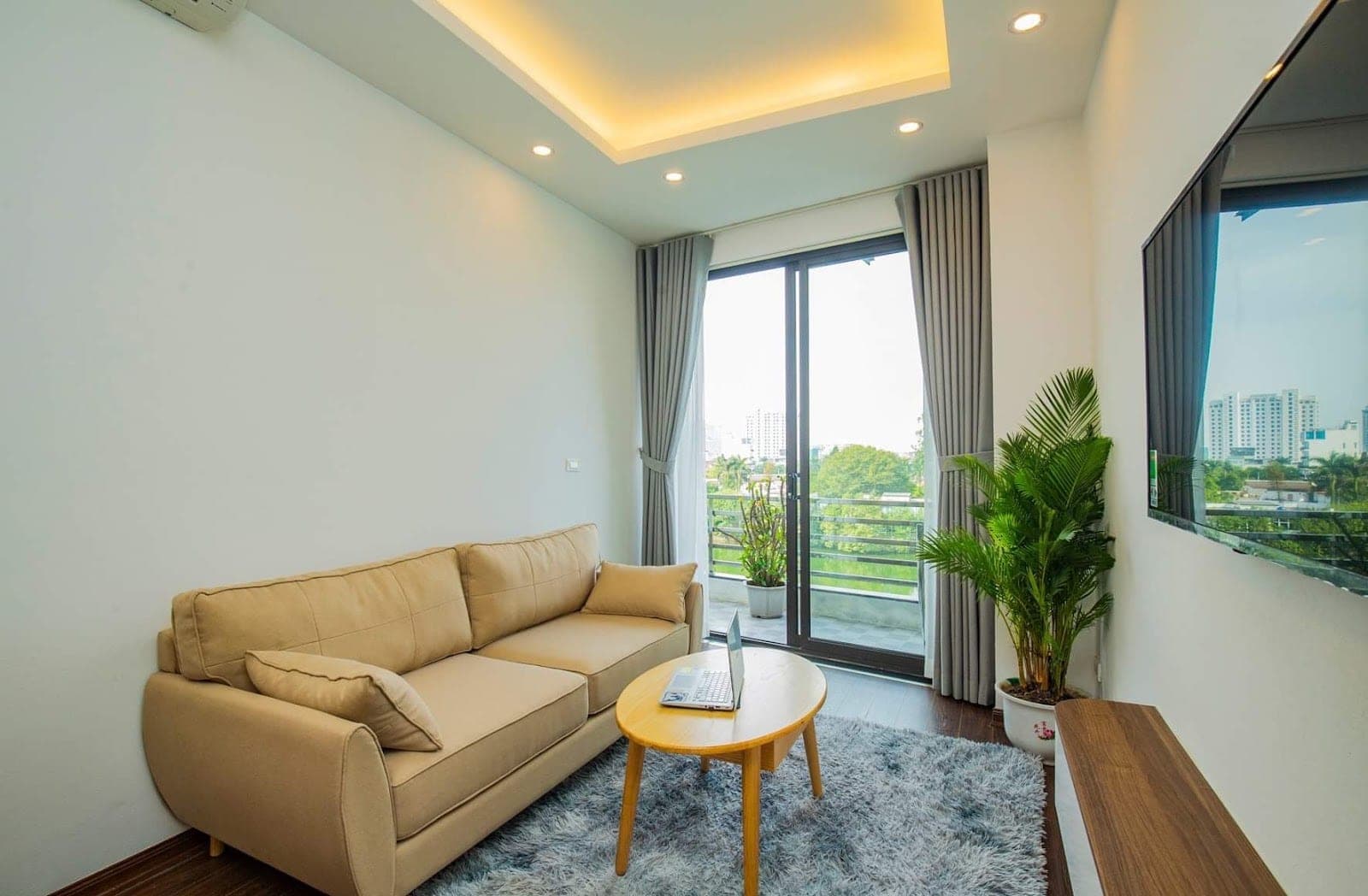 Lake View 2-Bed Apartment on Vu Mien Island 3